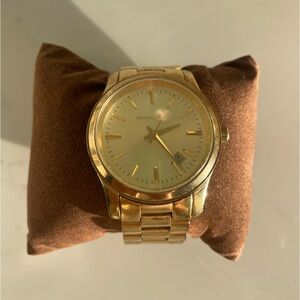Michael Kors: Women’s Gold Watch
